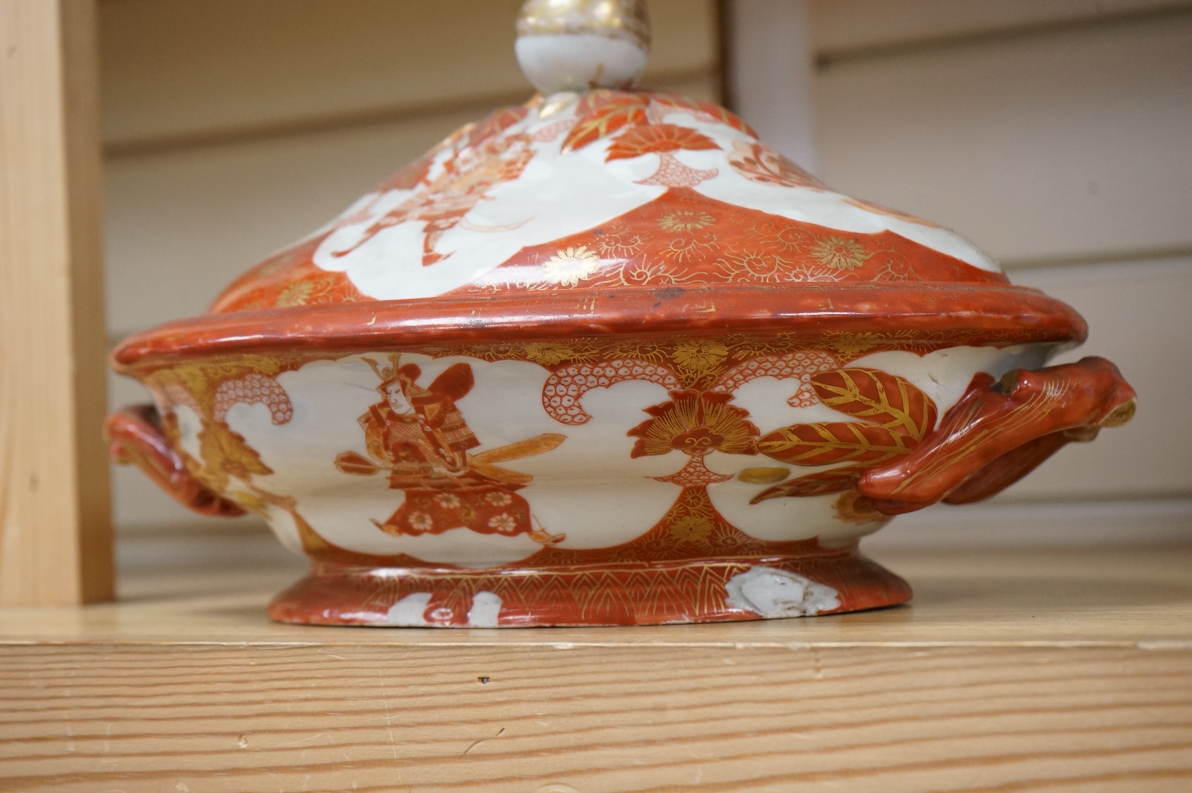 A Kutani tureen and cover by Fukugawa, 30cm wide